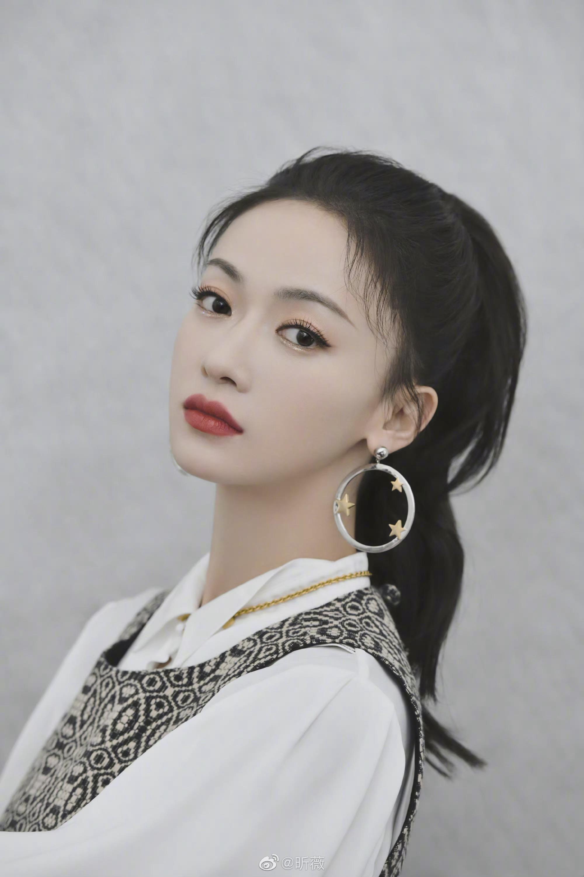 闪闪发光的耳饰简直是女明星们的吸睛法宝!