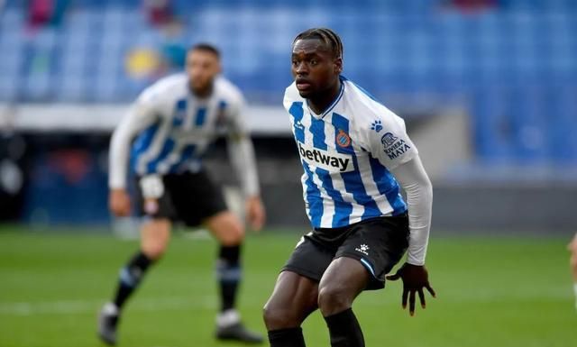 迪马塔错失单刀球,武磊迎来上位良机!