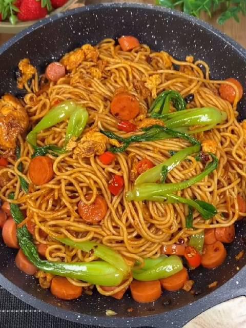 新疆风味「孜然羊肉炒面」,让你根本放不下筷子!