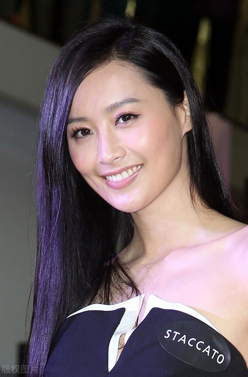 陈法拉现身活动漂亮了这才是正确