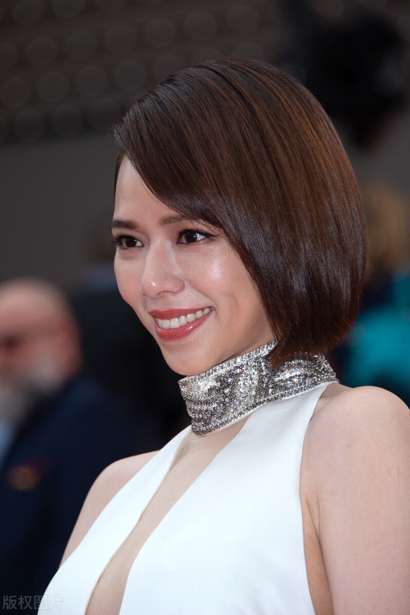 夏于乔参加活动,这么美显示了她的魅力