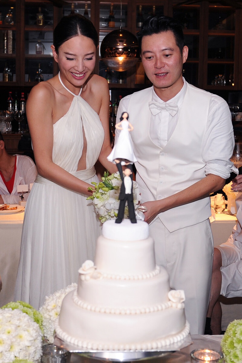 郑希怡与老公昔日照卿卿我我羡煞旁人