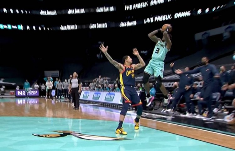 单场2次压哨,末节20分!罗齐尔36分绝杀勇士,乔丹没看错人