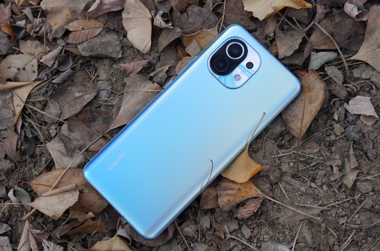 2021旗舰手机排名前三华为第三小米第二第一花落谁家