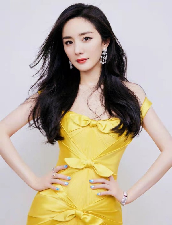 杨幂不愧是收视女王新剧双台联播穿警服小蛮腰吸睛成最美警花