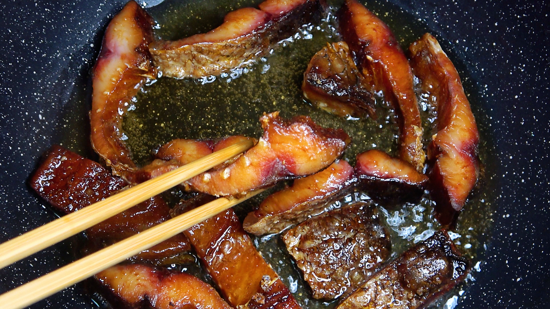 腌好的腊鱼怎么做才好吃?大厨教你四川特色做法,鲜香入味又下饭