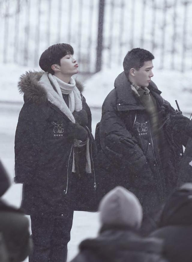 左肩有你最新剧照曝光范丞丞与王安宁cp感十足