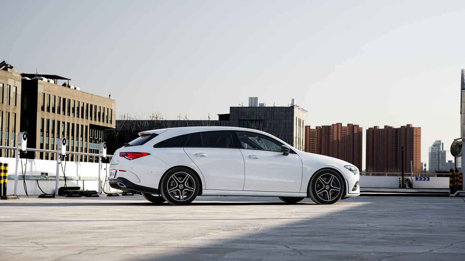 对性感毫无抵抗力!试驾奔驰cla 260猎跑车