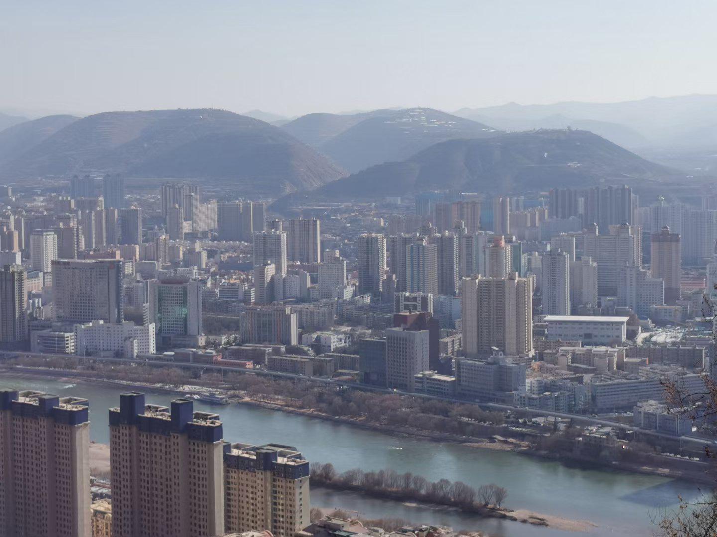 从九州台看兰州市区九州台是兰州市区最高点