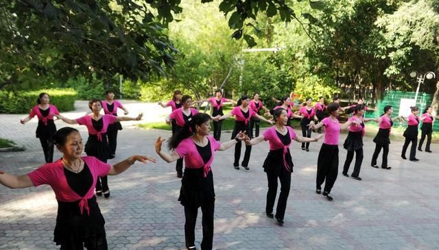 一位58岁中年女人的哭诉：跳了2年的交谊舞,我现在就真的很后悔休闲区蓝鸢梦想 - Www.slyday.coM