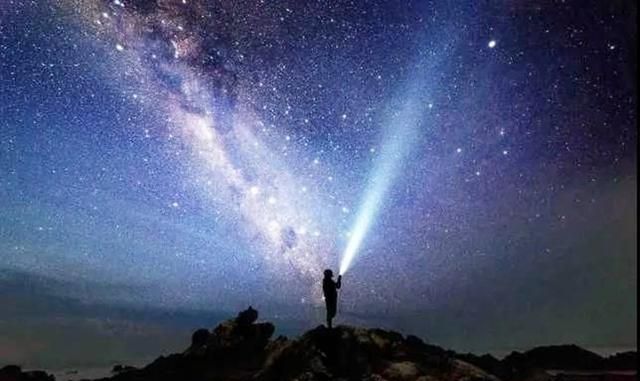 一束光的旅程,当关闭手电筒时,光消失了吗?|电子|光子|手电筒_新浪新