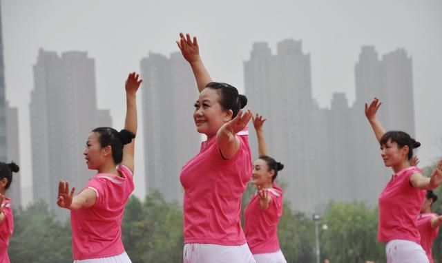 一位58岁中年女人的哭诉：跳了2年的交谊舞,我现在就真的很后悔休闲区蓝鸢梦想 - Www.slyday.coM