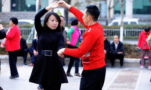 一位58岁中年女人的哭诉：跳了2年的交谊舞,我现在就真的很后悔休闲区蓝鸢梦想 - Www.slyday.coM