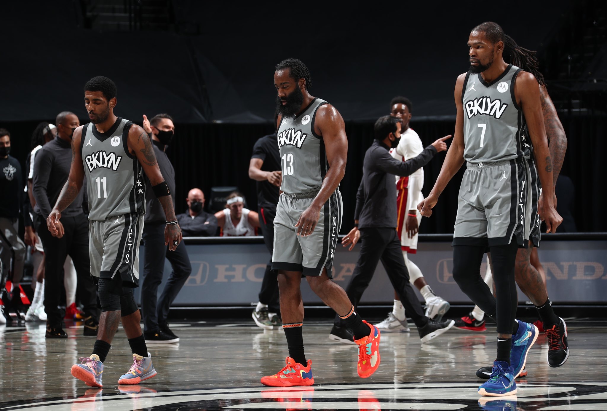 6连胜湖人卫冕最大敌人?杜兰特伤停,篮网照样击败詹皇 双杀快船