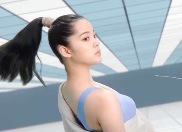 欧阳娜娜内衣大片曝光大腿上勒一根松紧带肉嘟嘟的胳膊太显胖