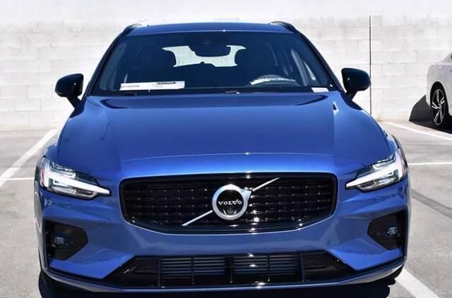 沃尔沃新款v6旅行版现身海外,搭2.0t 8at,售价30起