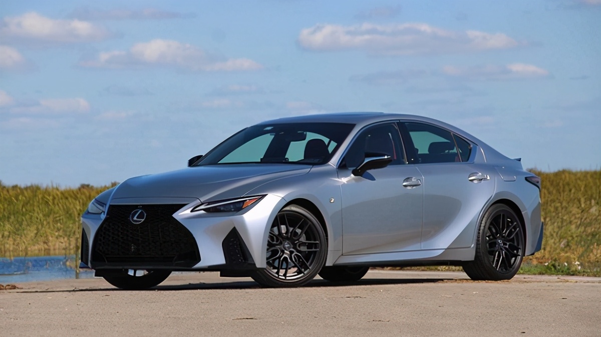 雷克萨斯f sport预告图曝光 将于2月23日全球首发