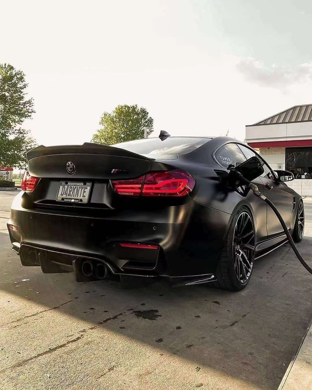 宝马m4改色哑光黑 这样的黑化怎能让我们不爱?