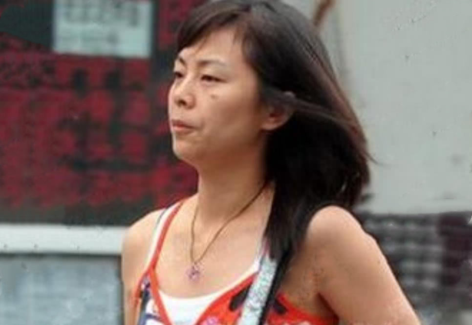 如今已经46岁的小欧,她活成了所有女人最羡慕的样子,黄渤对她想恋爱是