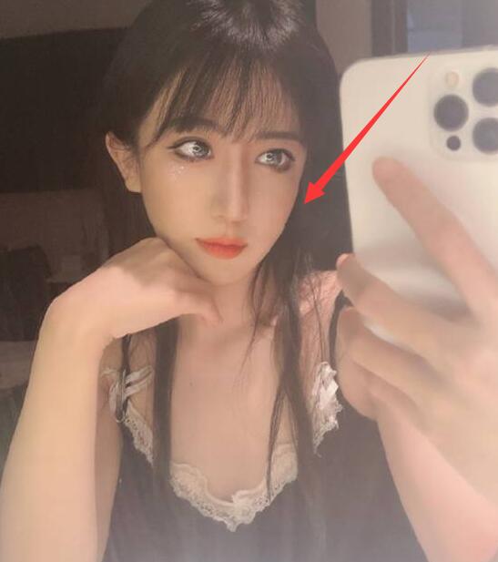 呆妹儿晒新照,p图过度脸部都扭曲,粉丝集体嫌弃:删了吧