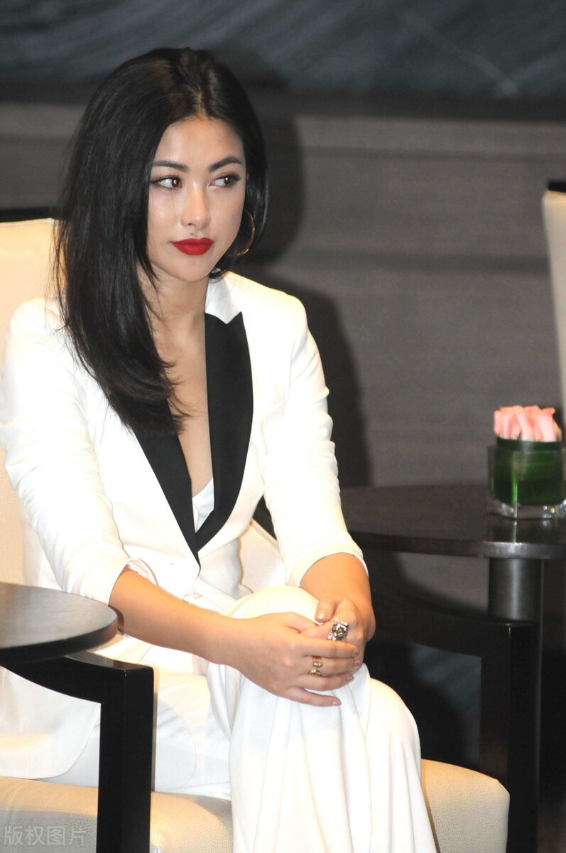 朱珠,气质太突出 看着真漂亮了