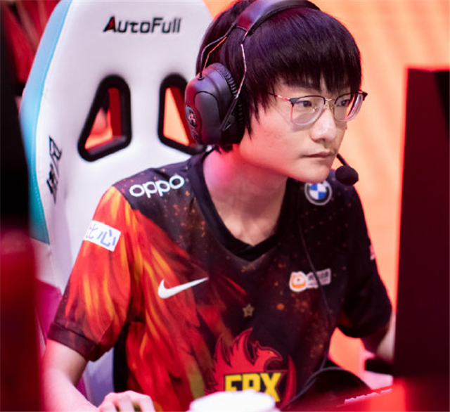 时隔一个月小天重返赛场,知情者:fpx打野bo和前队友都被查