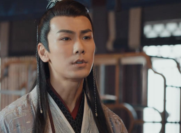 在剧中,乌启豪饰演江宁城的布商,家产比宋轶饰演的