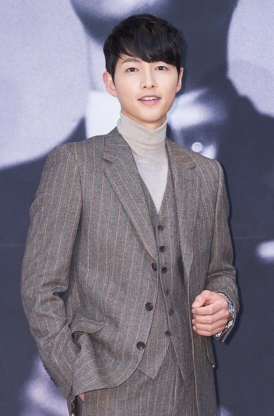 宋仲基说意大利语颜值狂飙!穿定制西装成"华丽的盖茨比",太牛