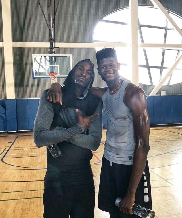 班巴|湖人|艾顿_新浪新闻