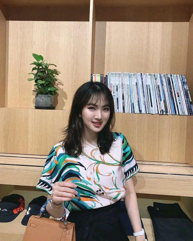 姚安娜穿露脐装秀好身材,网友批妆容显老:23岁看起来像32岁