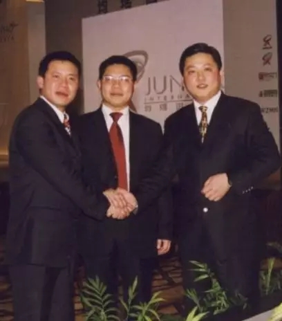 温州首富10年缔造超级帝国本有望成中国首富的他却英年早逝