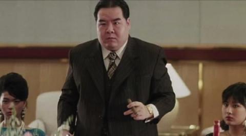 肥仔坤当年在香港是很牛的存在,他垄断了整个油尖旺区的毒品市场,我们