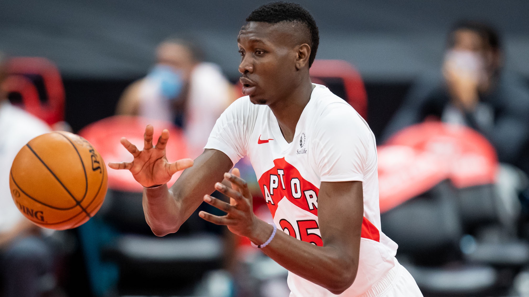 飙5记三分,替补狂人轰17 5 3帽,落选秀逆袭了|布歇|落选|猛龙_新浪