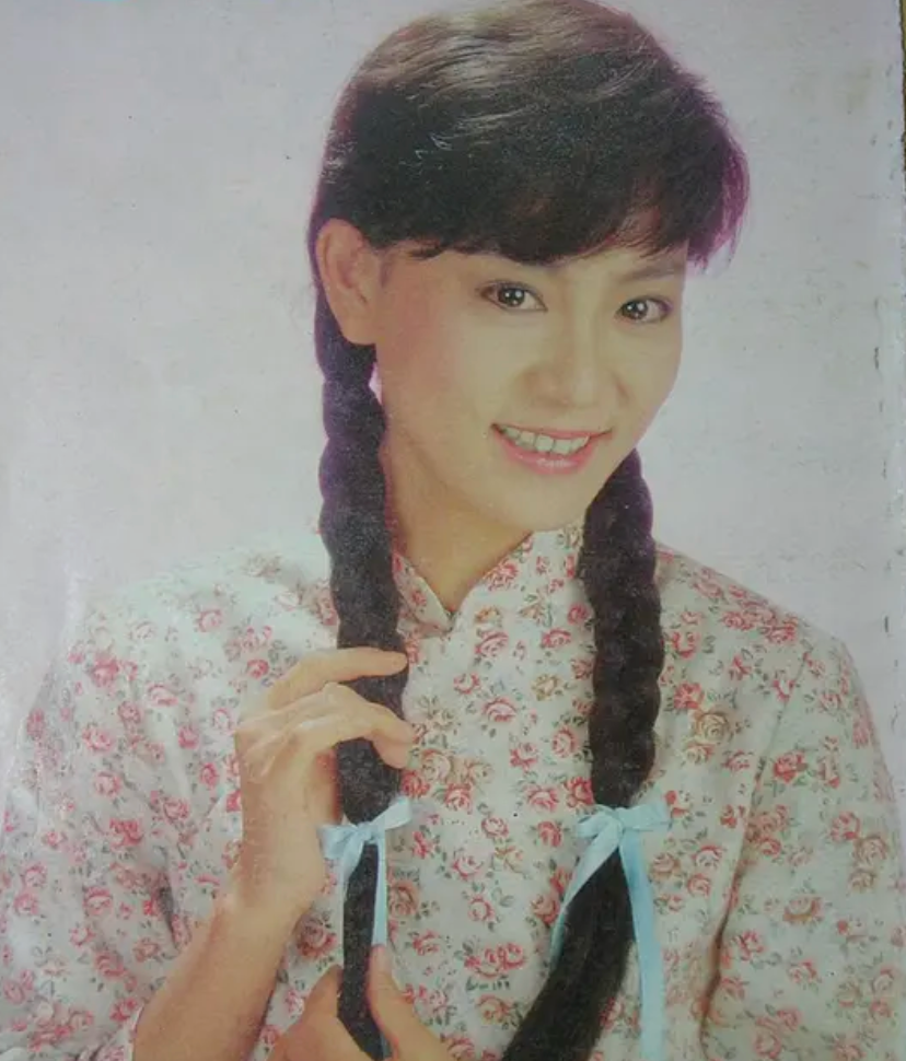2001年,在《情深深雨蒙蒙》的记者会上,琼瑶说:   "我最爱的女演员
