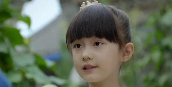 童星温宜公主整容式长大13岁长相美丽但因鼻子而被嘲笑