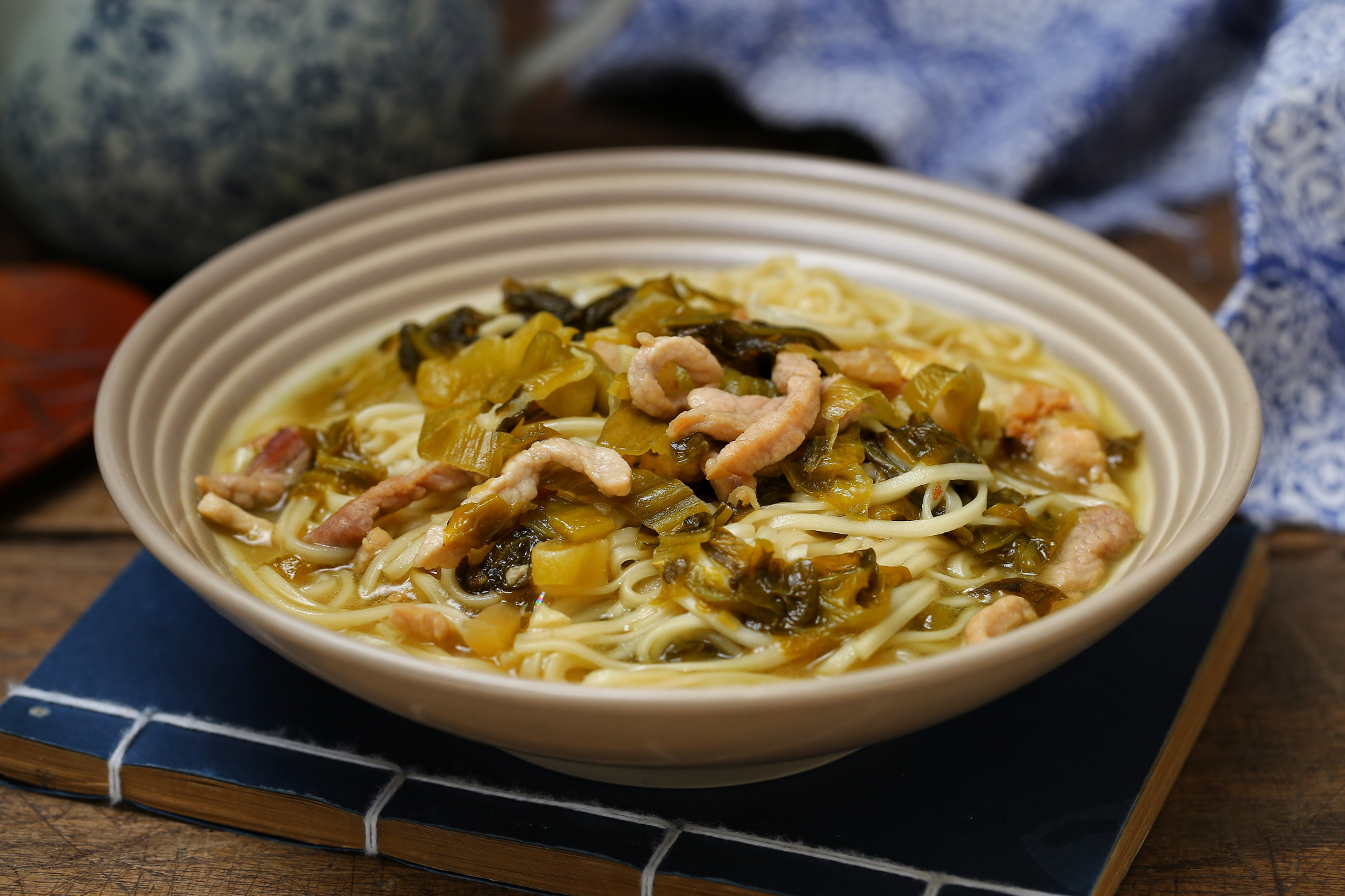 春节长假马上结束今天在家葛优躺简单一碗酸菜面完美解决早饭