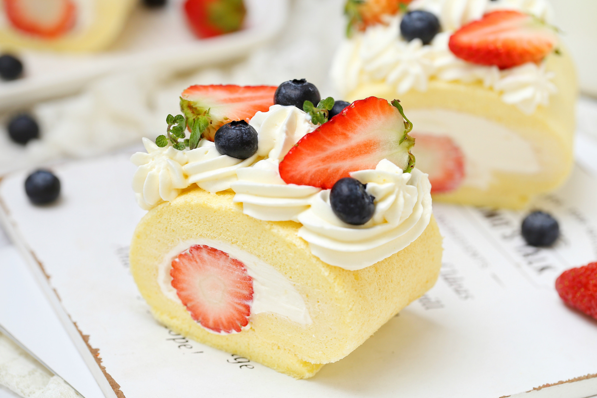 美到无法呼吸,高颜值草莓蛋糕卷,香甜细腻不含添加剂,比买的好