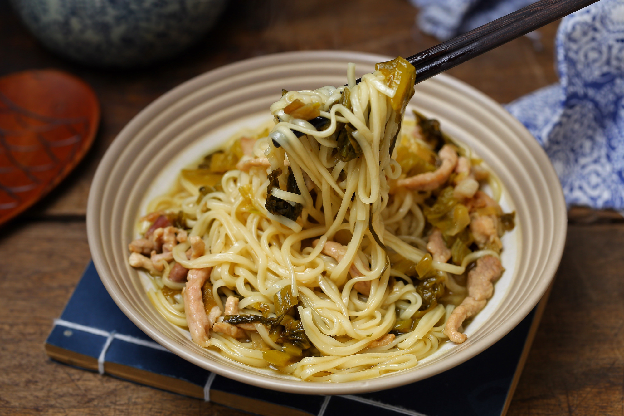 春节长假马上结束今天在家葛优躺简单一碗酸菜面完美解决早饭