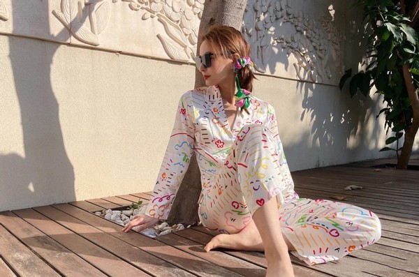 38岁吴昕够特别,光脚穿2千多"睡衣"出镜,网友:我半月工资