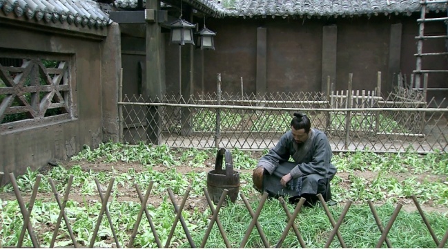 刘备早年流离失所寄人篱下可为何众多大诸侯对他以礼相待