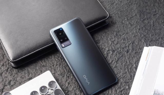 2021年买手机怎么选?也许轻薄的手感能打动你,比如这5款