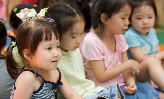 男孩在幼儿园拉肚子,裤子被老师直接扔了,家长却要求赔偿一万休闲区蓝鸢梦想 - Www.slyday.coM