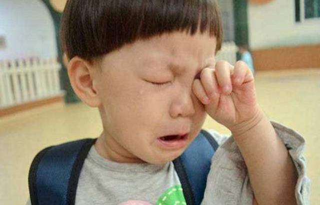 男孩在幼儿园拉肚子,裤子被老师直接扔了,家长却要求赔偿一万休闲区蓝鸢梦想 - Www.slyday.coM