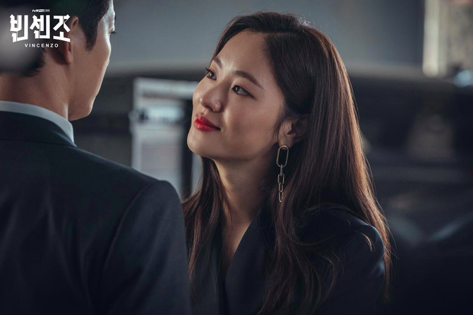 《文森佐》开播:宋仲基状态在线颜值回春,剧情有点差劲