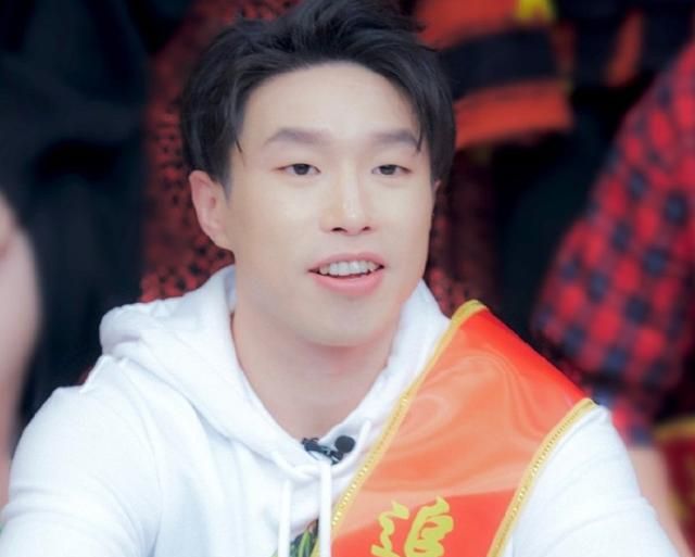 烧饼儿子近照曝光厚嘴唇小眼睛短粗眉基因强大到无可比拟