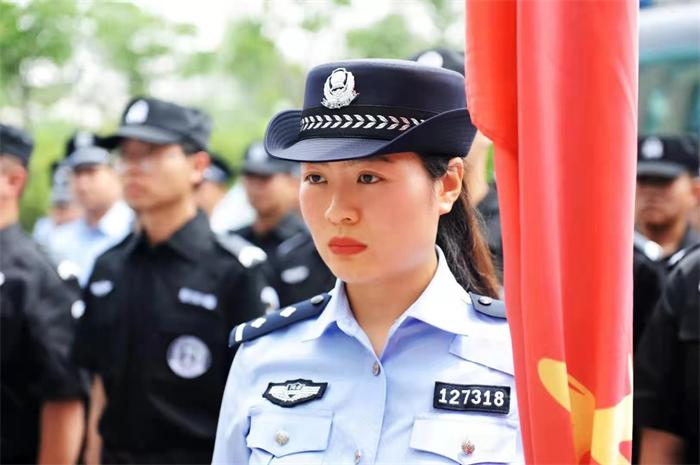 女警李瑛温柔警花淬炼成数据猎手