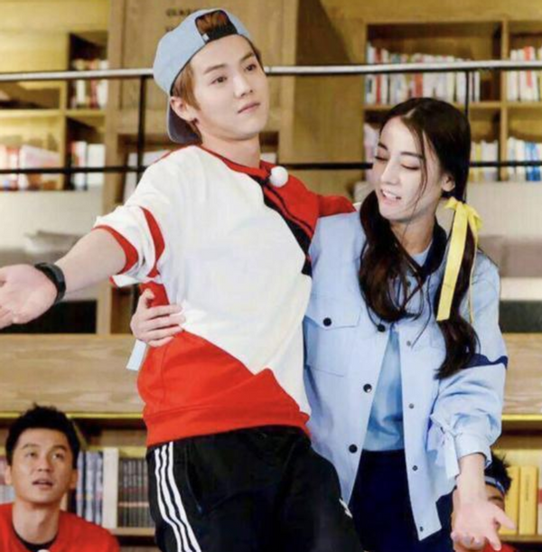 微博之夜修罗场陆地cp合体博君一肖来助阵赵丽颖最尴尬