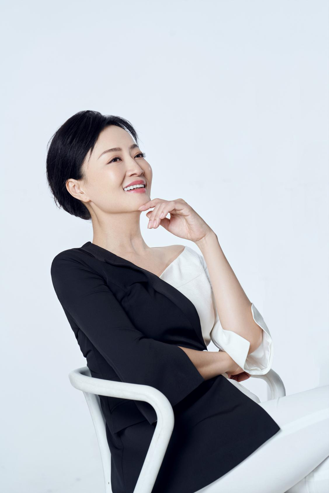 高尔夫,游泳,滑雪等样样精通,全能演员原华散发成熟女性魅力