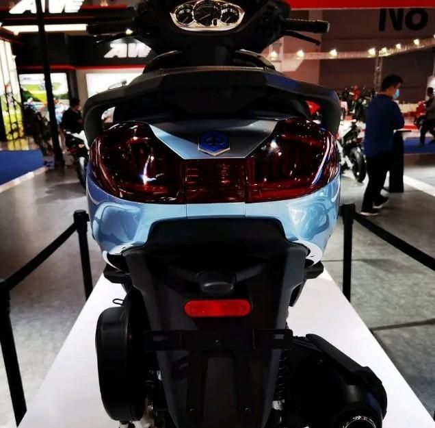 比亚乔x7复古250踏板即将上市