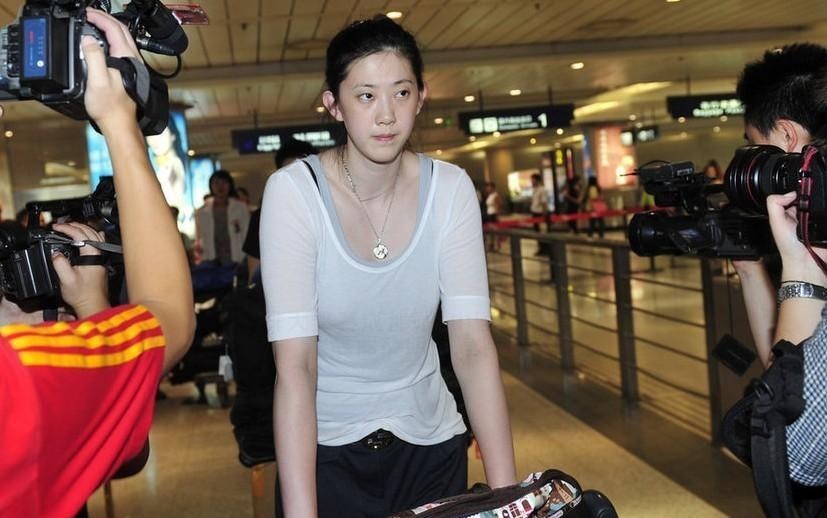 二,美貌出众遭遇无理要求:身高193cm的薛明,不仅仅高而不笨动若脱兔